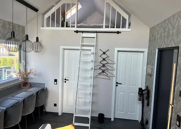 Tiny Oskar 100m Entfernt Zum * Lobnitz (Saxony)