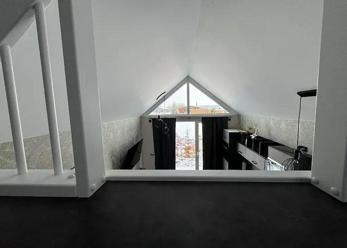 Tiny Oskar 100m Entfernt Zum * Lobnitz (Saxony)