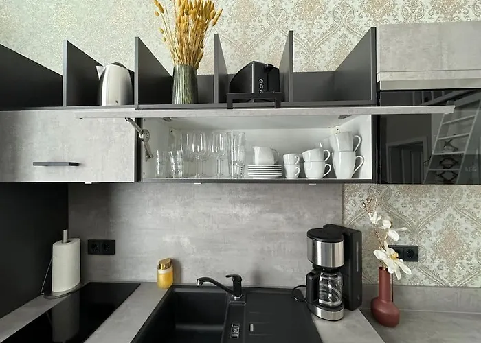 Tiny Oskar 100m Entfernt Zum *